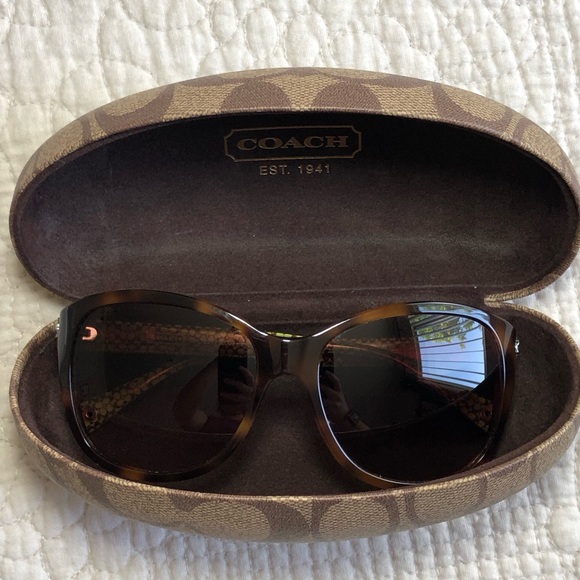 COACH Women’s Wayfare Tortoise Rectangle HC 8017 L009 Kendall Sunglasses main image 12